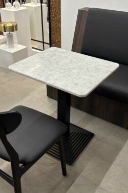 Brugt Marmor bord med understel 65x55 cm