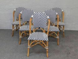 DEMO/BRUGT Cafestole med rattan-ramme og vævet sæde/ryglæn i hvid og blå