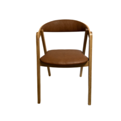 Laura Stol i eg med cognac brun PU sæde og ryg