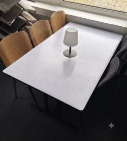 Bordplade på 180x80 med sort pvc kant og nylon top i hvid