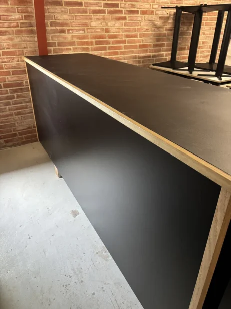 Brugt Bardisk med skiffer laminat-top.
